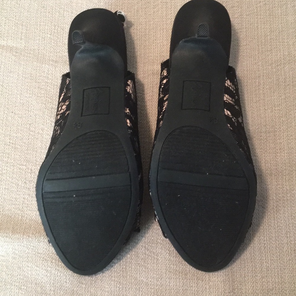 Shoes - Picture 4 of 5
